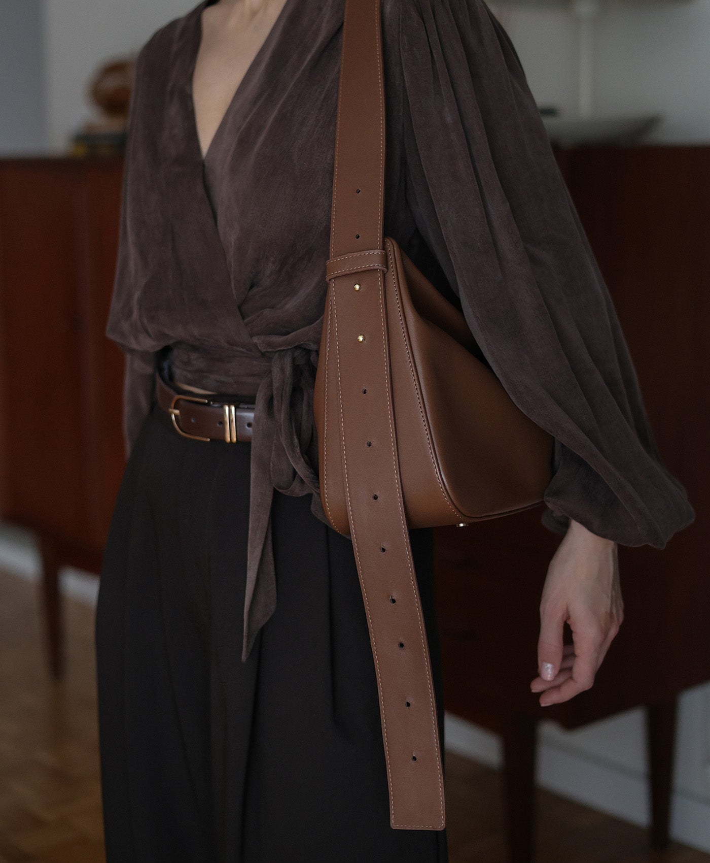 DŁUGI SZEROKI PASEK „MINIMAL” ORZECH